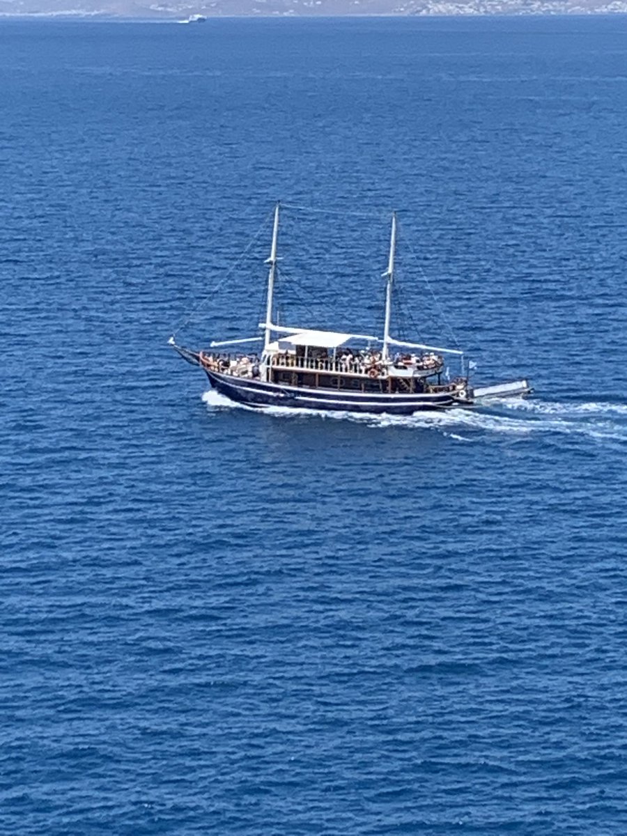 ManyThings14's tweet image. Thank Greece! What a wonderful string of islands- people so nice and stunning cobalt blue water. Go if you can. #Greece