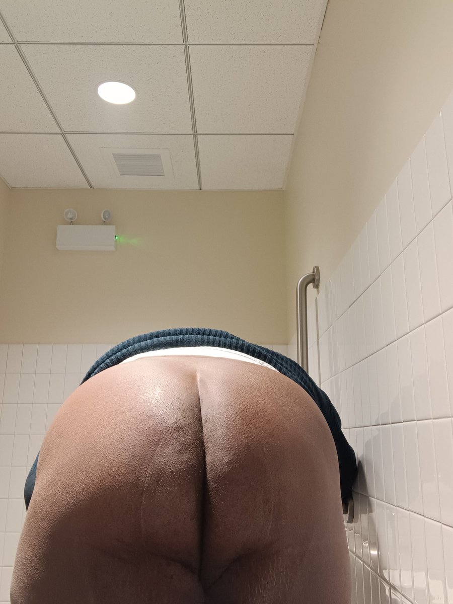 bottomking2's tweet photo. Birthdays this week who's going to help me celebrate it and give me a nice birthday present the best birthday present would be sex who can help me get some good dick because this ass needs a good dick inside https://t.co/dfdk88Fdk1