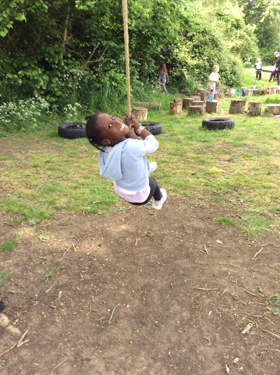 Cherry Tree Class sorted leaves into sizes in Forest School. They found some tiny and enormous ones to compare. Children studied the ermine moth caterpillars with the magnifying glasses on a bug hunt. Beautiful nature bracelets were made and a game of limbo was enjoyed.