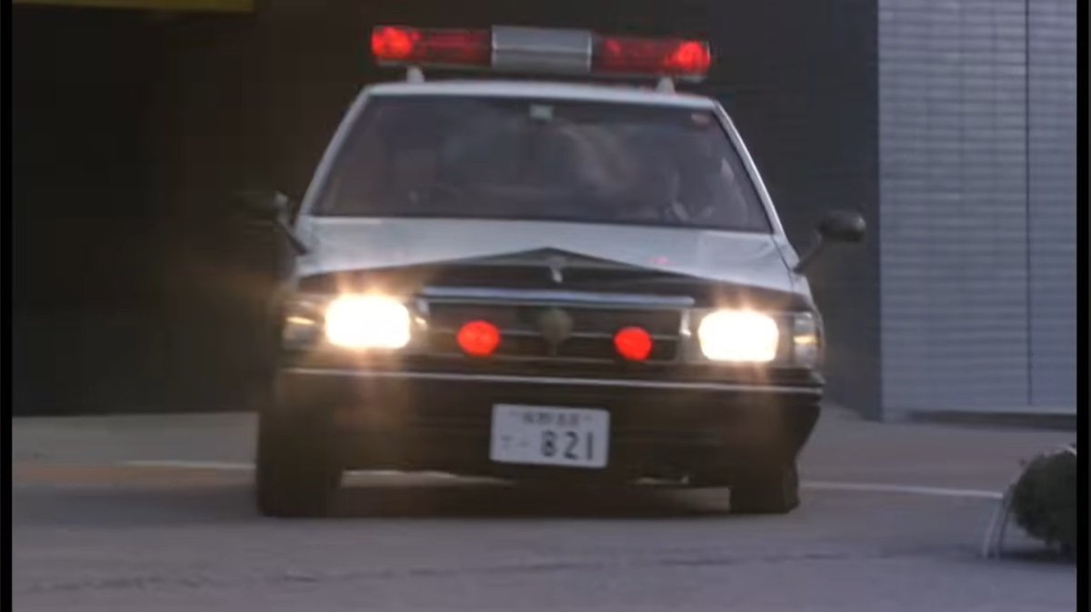 仮面ライダークウガの第1話と第2話の日産車。昔の日産枠の刑事ドラマ