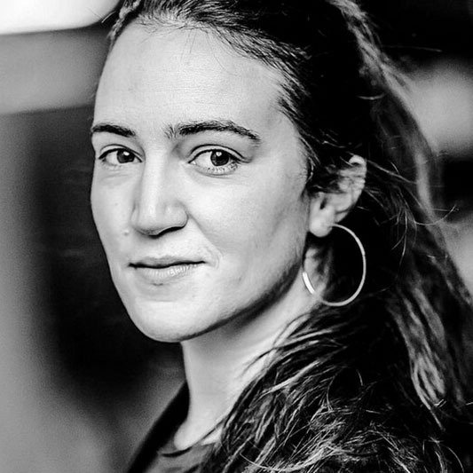 Die  Autorin Maria Milisavljević gewinnt mit ihrem Stück «Staubfrau» den  Mülheimer Dramatikpreis 2025. Der Publikumspreis geht ebenfalls an die Regisseurin. nachtkritik.de/meldungen/muel…