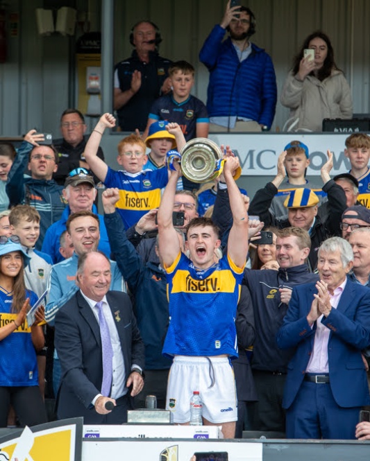 Many congratulations to Glenstal alumnus Sam O'Farrell, who captained the Tipperary U20 hurlers in their recent All-Ireland championship win 👏🏆 #GlenstalAbbeySchool