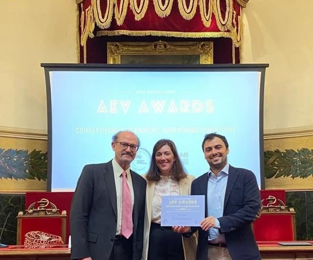 ¡Enhorabuena a M. Preventiva del H. Ramón y Cajal, que ha sido galardonado con el Premio AEV AWARDS 2025 a las Buenas Prácticas en Vacunología. Este logro ha sido posible gracias al liderazgo del Dr. J.M. Aranaz Andrés, el Dr. Abelardo Fernández Ch. y el Dr. Tayeb Bennouna D.!