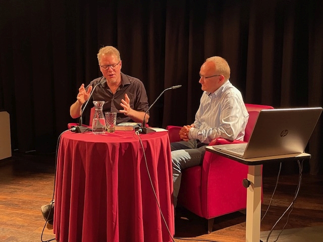Olaf Kutzmutz ⚓️ (@olaf_kutzmutz) on Twitter photo Zwei Eindrücke von der Premierenlesung aus "Immerland" von <a href="/DerFlixxx/">DerFlix.de</a> - Dank für den grandiosen Abend. Zwei Eindrücke von der Premierenlesung aus "Immerland" von <a href="/DerFlixxx/">DerFlix.de</a> - Dank für den grandiosen Abend.