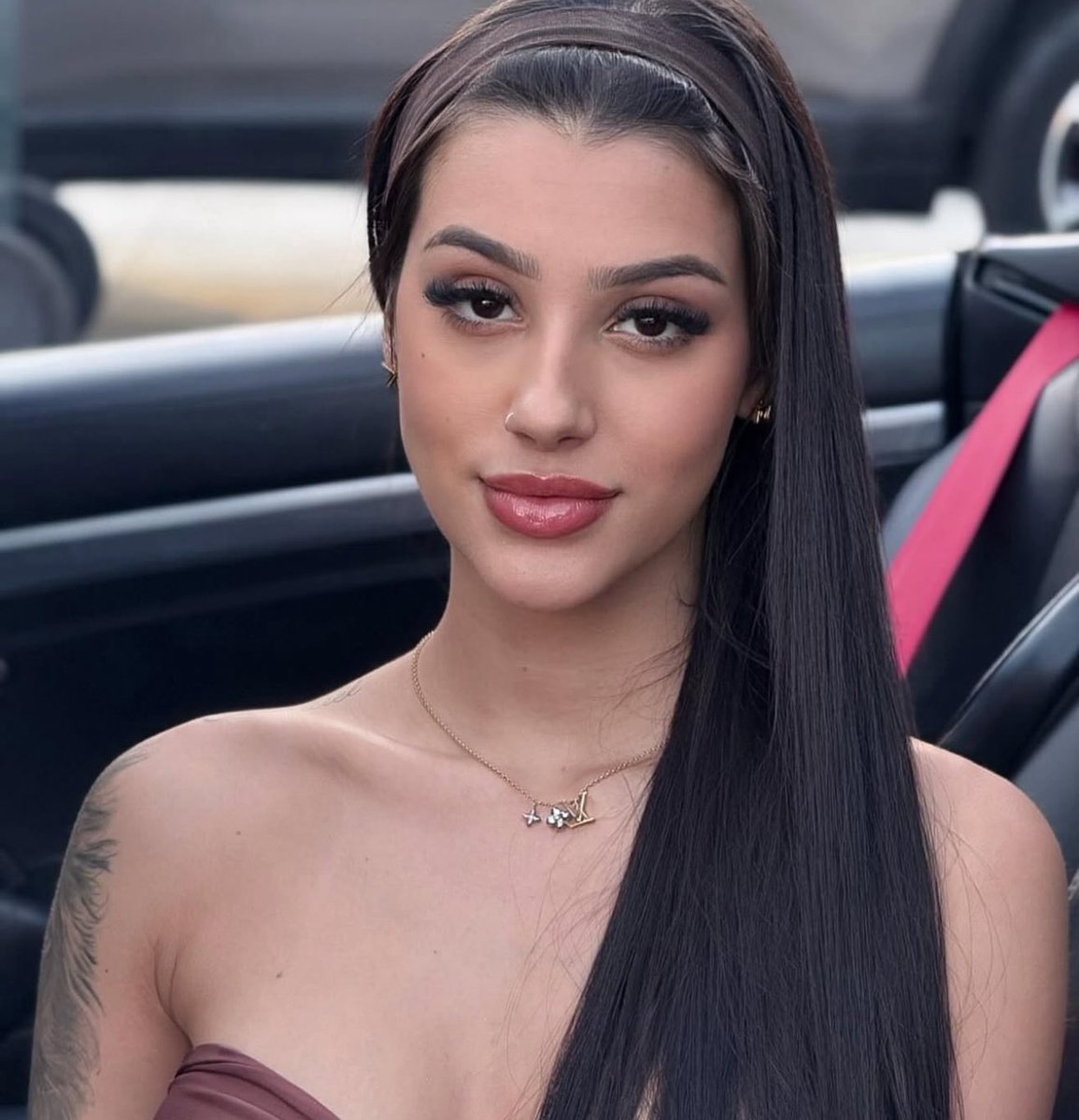 MemeirosM's tweet image. Bia Miranda Suspeita de Nova Gravidez Menos de 40 Dias Após Dar à Luz!

#BiaMiranda #NovaGravidez #PósParto #CelebridadeBrasileira #MaternidadePolêmica #Famosos #NotíciasDeFamosos #Fofoquinha #RealityStar

memeiros.com/2025/06/bia-mi…