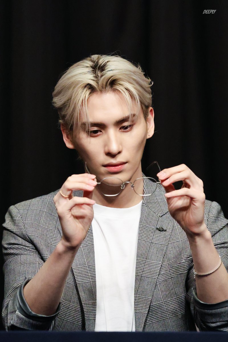 deeply_yty's tweet photo. 250328 디마뮤 대면

악역해도 진짜 잘어울리겠다...🖤

#유태양 #YOOTAEYANG #ユテヤン 
#SF9 #에스에프나인 https://t.co/X94CYGvoeR