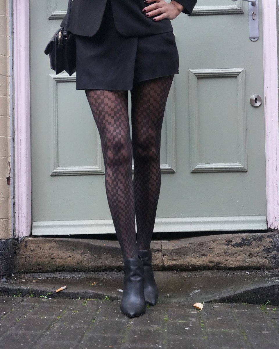 For those who love a little edge in their wardrobe—our Cubist Chevron Tights are a must-have! 🖤 Shop the statement piece your legs deserve.

prettypolly.co.uk/cubist-chevron…