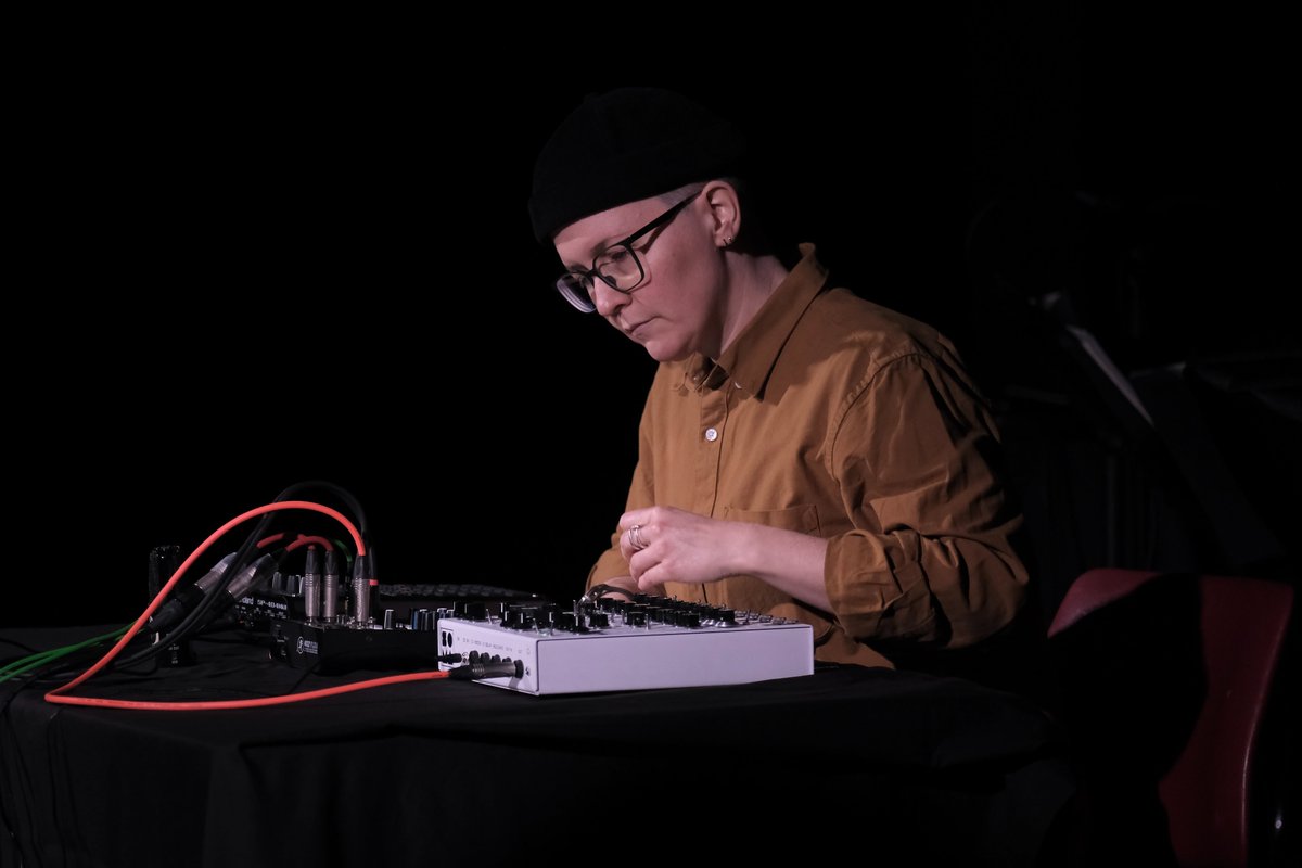 hcmfuk's tweet image. hcmf// x Moers: XN launches 6–9 June at Moers Festival 2025.
Curated by Graham McKenzie, with performances by David Sappa, Keeffe/Long, Roberts/Carr/Colomb + Angharad Davies.
Details: moers-festival.de/en/program
#XNProject #hcmf #MoersFestival