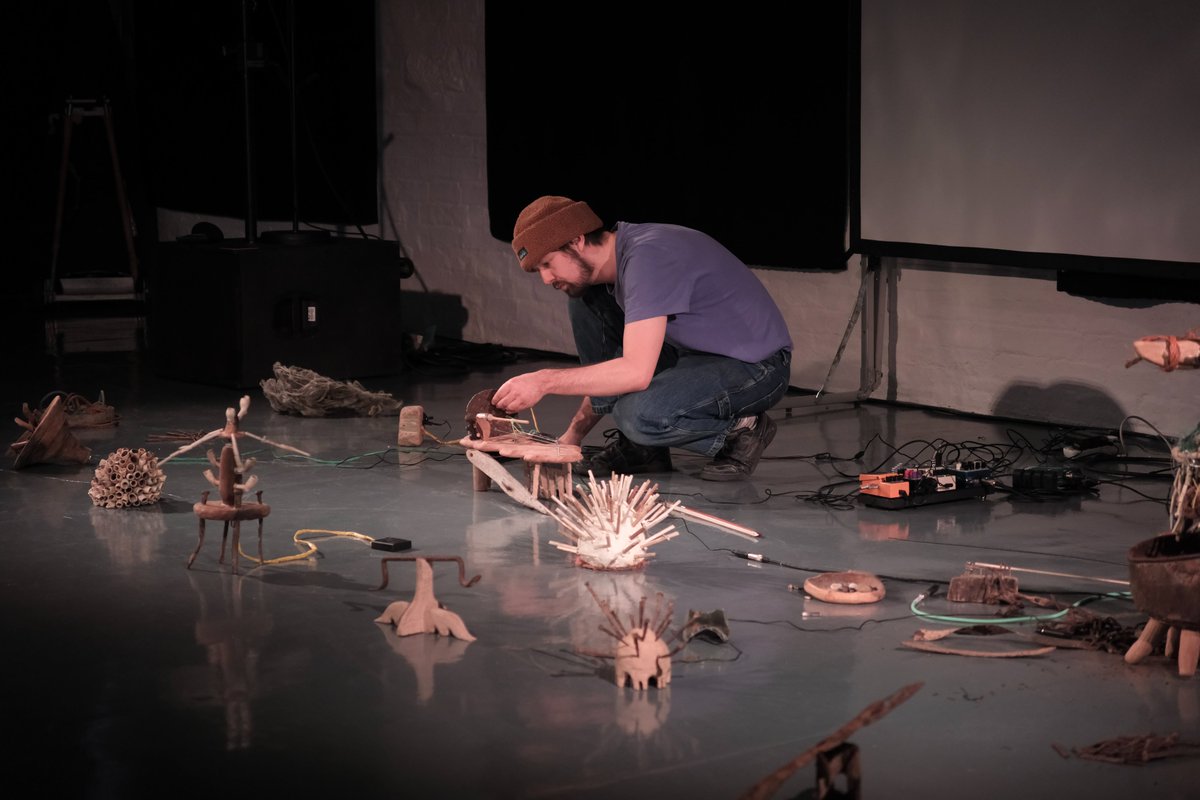 hcmfuk's tweet image. hcmf// x Moers: XN launches 6–9 June at Moers Festival 2025.
Curated by Graham McKenzie, with performances by David Sappa, Keeffe/Long, Roberts/Carr/Colomb + Angharad Davies.
Details: moers-festival.de/en/program
#XNProject #hcmf #MoersFestival
