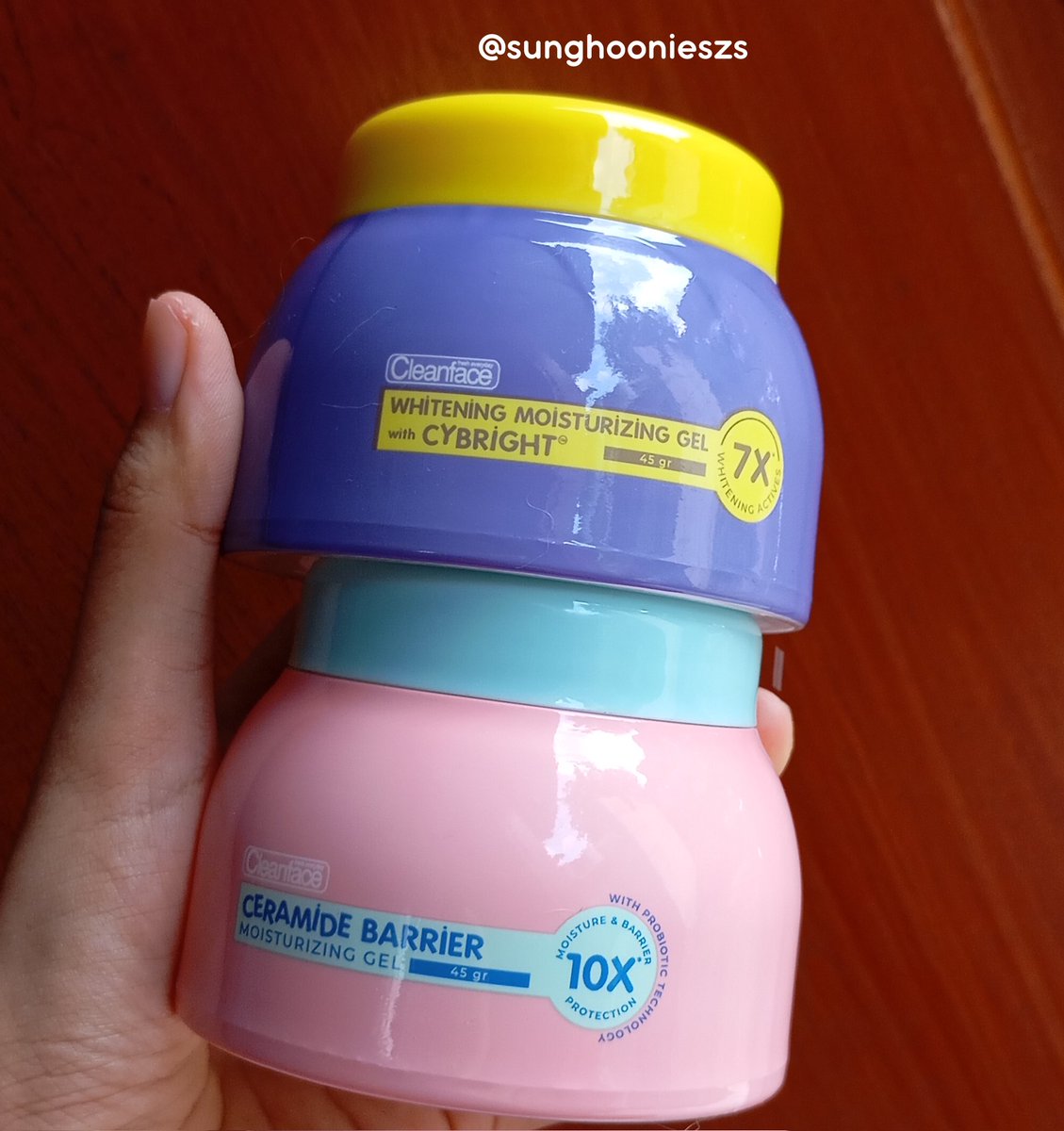 Dulu kulitku gampang kemerahan, sensitif, &amp; kusam—capek coba-coba skincare yg gak cocok.
Tapi sejak pakai Cleanface Moisturizer, kulitku jadi calming, lembap, &amp; keliatan lebih sehat!🫶