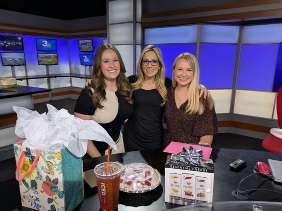 Celebrating one of our favorites this morning! Happy birthday, <a href="/LisaSpitzNews/">Lisa Spitz</a>🥳🧁