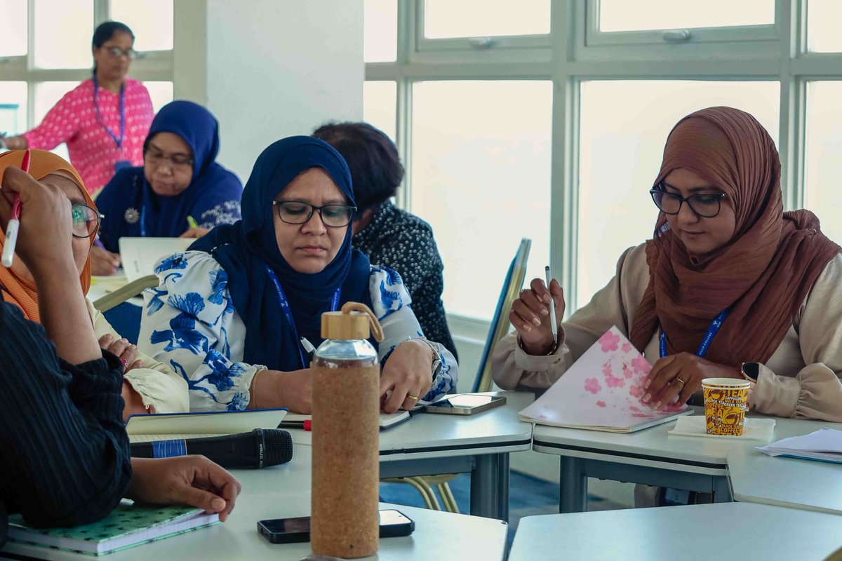 Villa College's Institute for Research &amp; Innovation recently hosted Pensieve Session 5, focusing on "Action Research." The session, held on June 3rd, provided academics with valuable insights into applying action research methodologies within Higher Education.

Facilitated by Dr.