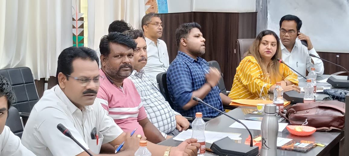 PraptiSunny's tweet photo. BOD meeting of Redcross Society with collecter abinash sir CMHO kaushik sir n Prapti Washani
#servehuManity 
#megablooddonation
#siclingAwarenessProgramme @GovernorCG @DelhiIrcs @cg_redcross @Pardeep80824774 @rashtrapatibhvn @BJP4India @PMOIndia @RedCross https://t.co/0vDXtfmU7x