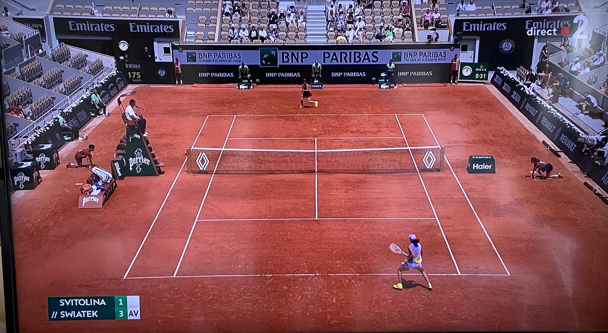 Etienne Guffroy (@etiennegu) on Twitter photo C’est tout de même dommage de faire jouer #RolandGarros à huis clos parce qu’il y a eu 2 ou 3 débordements dans Paris ce week-end 😬 C’est tout de même dommage de faire jouer #RolandGarros à huis clos parce qu’il y a eu 2 ou 3 débordements dans Paris ce week-end 😬