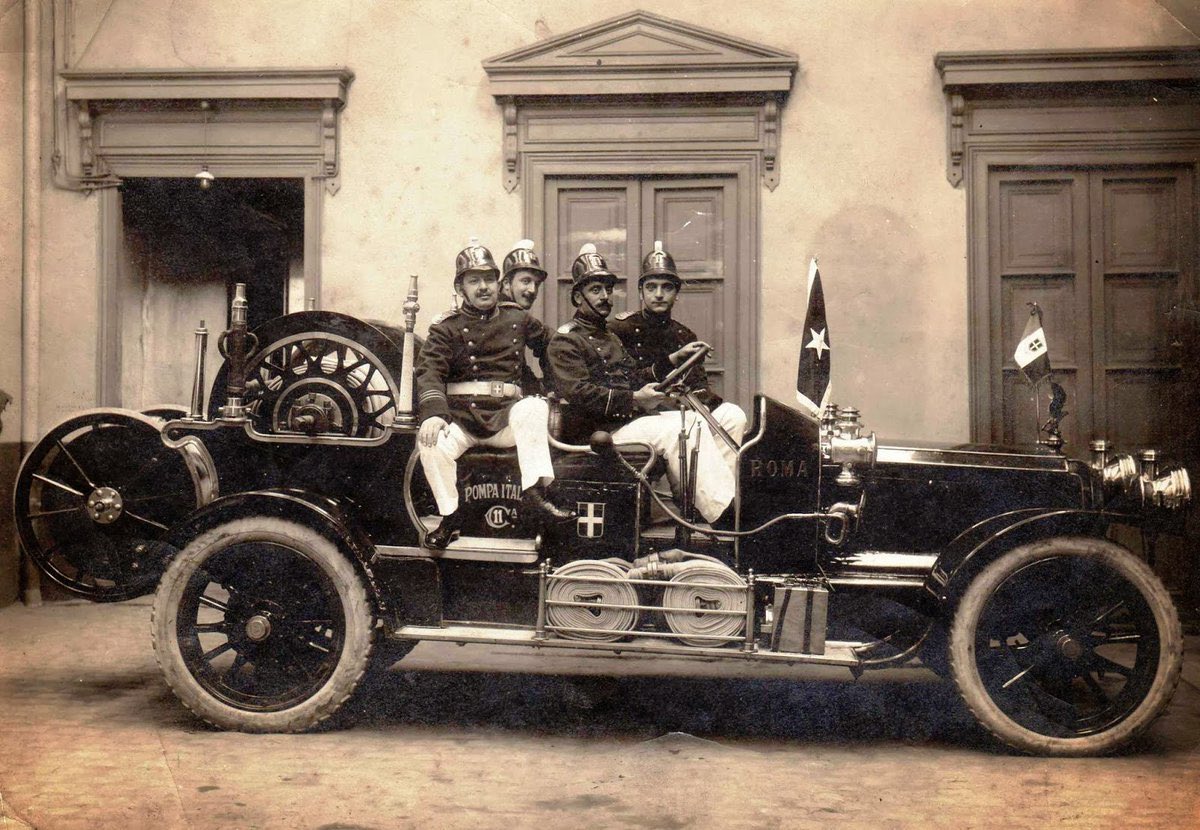 La <a href="/Pompa_Italia/">Pompa Italia</a> de #Santiago fue fundada el 3 de junio de 1914.
Auguri!

<a href="/ItalyinChile/">Italy in Chile</a>  <a href="/ValeriaBiagiott/">Valeria Biagiotti</a> <a href="/CentralCBS/">Bomberos de Santiago</a> <a href="/patrimoniobomb/">Patrimonio Bomberos</a> <a href="/BomberosdeChile/">Bomberos de Chile</a>