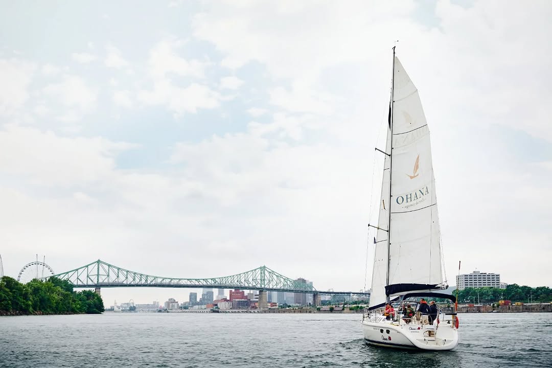 À Montréal, nous aimons jouer sur l'eau. À l'abordage! ⛵️

📷 ohana_sailing_agency #Montréal #MTLmoments #PhotoduJour