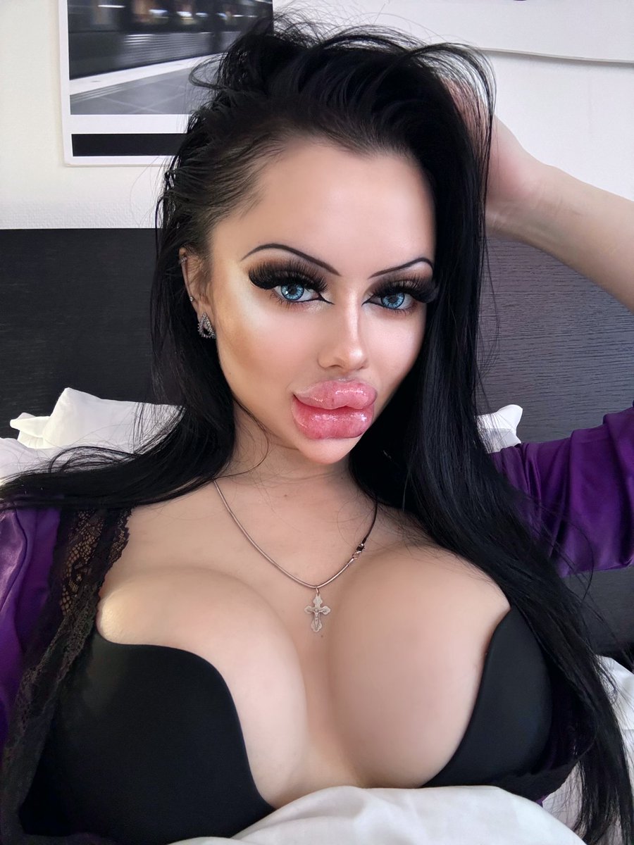 What usually one’s doing in the bed?😏