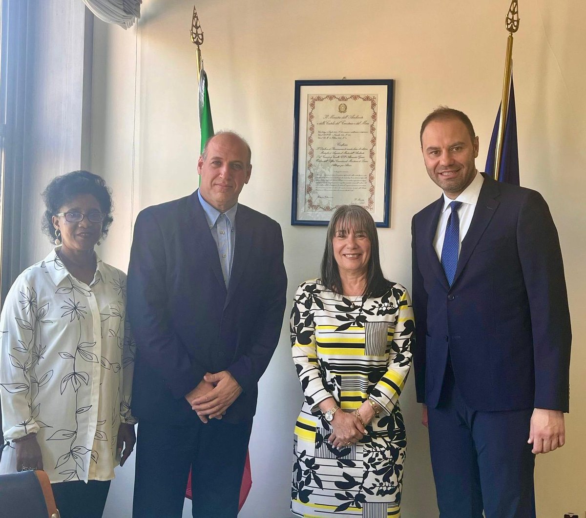 Mirta Granda Averhoff (@mirtagranda) on Twitter photo Ho accompagnato il viceministro <a href="/citmacuba/">Ministerio de Ciencia, Tecnología y Medio Ambiente</a>, Rudy Montero Mata, durante l'incontro con il direttore generale dell'AEIF del <a href="/MASE_IT/">Ministero Ambiente e Sicurezza Energetica</a>, Alessandro Guerri.
È stata ratificata la volontà di rafforzare lo scambio bilaterale tra i due ministeri. Ho accompagnato il viceministro <a href="/citmacuba/">Ministerio de Ciencia, Tecnología y Medio Ambiente</a>, Rudy Montero Mata, durante l'incontro con il direttore generale dell'AEIF del <a href="/MASE_IT/">Ministero Ambiente e Sicurezza Energetica</a>, Alessandro Guerri.
È stata ratificata la volontà di rafforzare lo scambio bilaterale tra i due ministeri.