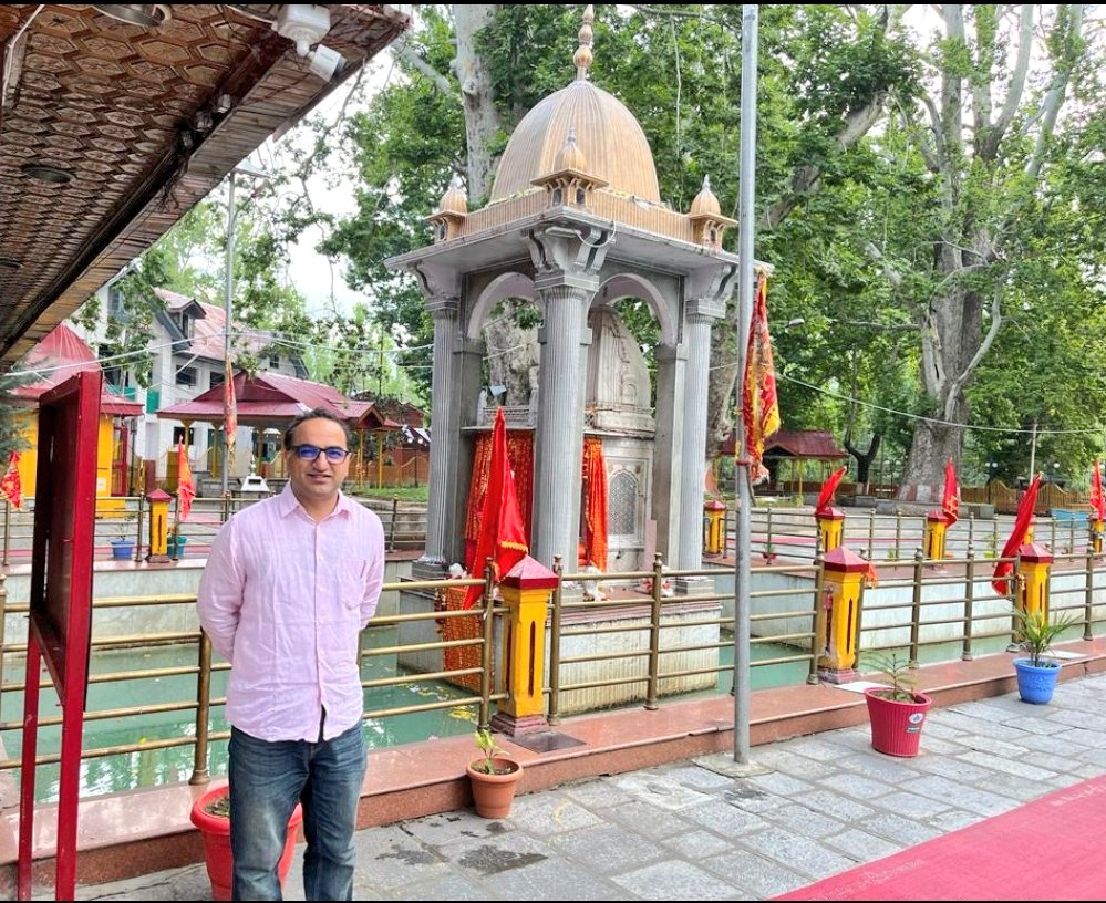 Wishing all my Kashmiri Pandit friends, a blessed Mela Kheer Bhawan！May the divine blessings of the Goddess bring peace, prosperity &amp; happiness to everyone - especially in the UT of Jammu &amp; Kashmir. Let's celebrate this sacred day with devotion, unity &amp; hope. 

#Tulmul #Kashmir