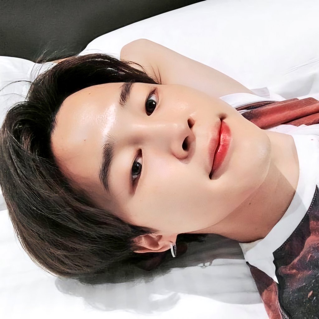 mingazing's tweet photo. better late than never 🤍 #ARSDinJune #ArmySelcaDay https://t.co/X2aq4YTCLt