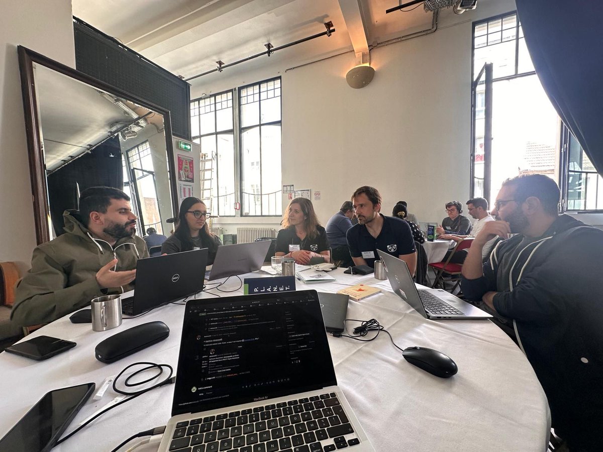 Daliphard tweet media