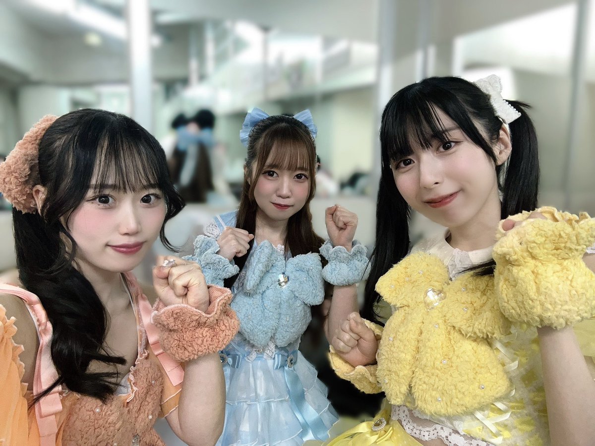 pample_info's tweet photo. 『定時でダッシュだ！-梅雨到来編-』
にお越しいただきありがとうございました☂️🩵

【セトリ】
絶対独占主義
フツーに奇跡!!
気持ちターリーナイト
しっちゃかめっちゃかパラダイス

🗒次のイベントは6月7日(土)
@池袋エンタメ横丁にて17:00〜『姫羽りんご生誕主催』に出演します🎂
お楽しみに🎈

#ぱんぷるぽっぷ