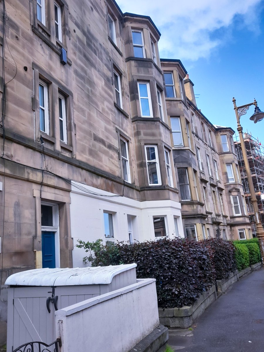 inthestair333's tweet image. Current status;
Outside the stair, where I saw my deid Da, die a bloody death, nearly 45 years ago.
#deid #dad #Edinburgh #FunFacts