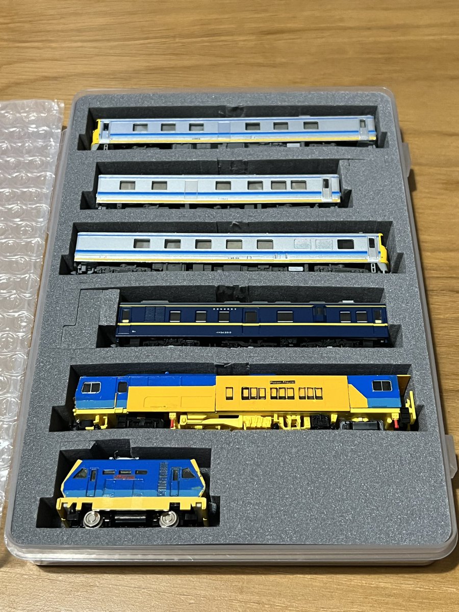 このケースは買ってよかった✨
あと1両は名古屋の入換車作って入れるとします。

#エヌシェル
 #ナゴヤ鉄道模型バザール