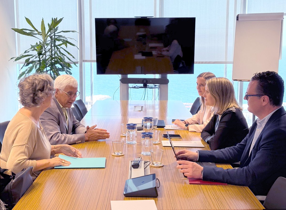 HiSS Hub d'Innovació Social i Sanitària (@hisshubinnova) on Twitter photo Ens reunim amb el Departament de <a href="/dsocialscat/">Drets Socials i Inclusió</a> per seguir avançant en la innovació en #atencióintegrada. Seguim coordinant i treballant amb les administracions el model transformador per a la innovació social i sanitària que el territori mereix.
Més informació a: Ens reunim amb el Departament de <a href="/dsocialscat/">Drets Socials i Inclusió</a> per seguir avançant en la innovació en #atencióintegrada. Seguim coordinant i treballant amb les administracions el model transformador per a la innovació social i sanitària que el territori mereix.
Més informació a: