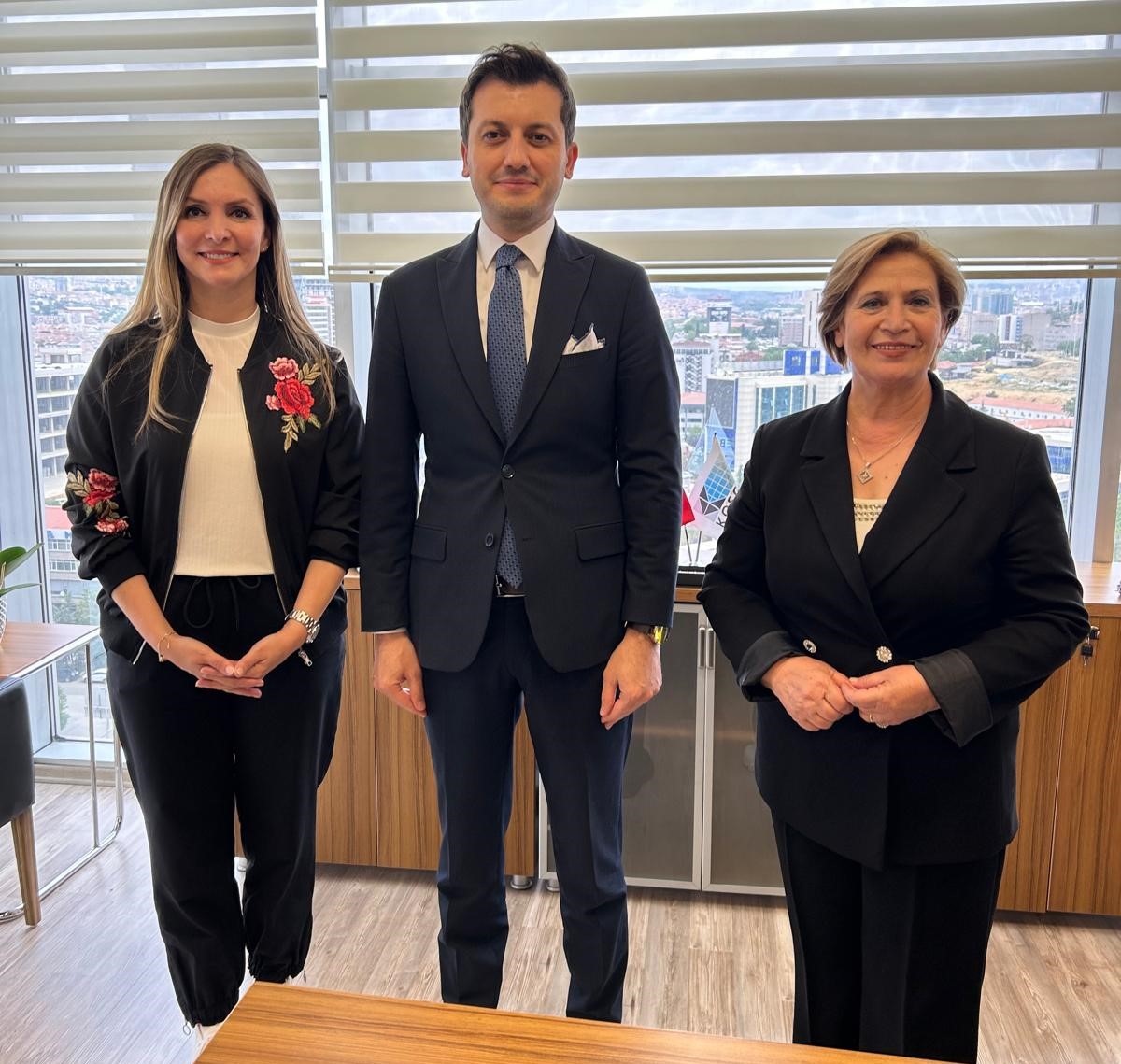 Kurul Başkanımız Semra Odabaşı; KOSGEB Daire Başkanı Sn. Ali Urhan'ı makamında ziyaret etti.

<a href="/SemraOdabasi/">Semra Odabaşı</a>