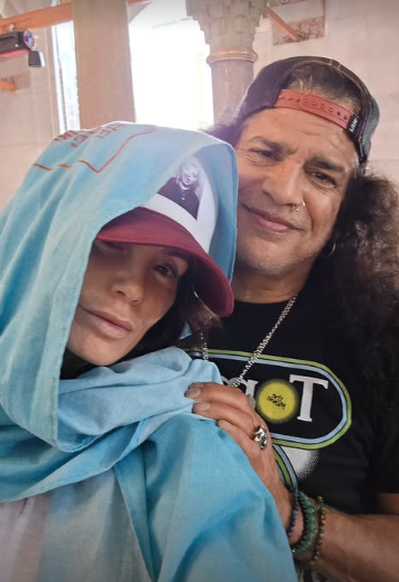 Slash and Meegan at the Blue Mosque in Istanbul, Turkey.

📸: Meegan Hodges