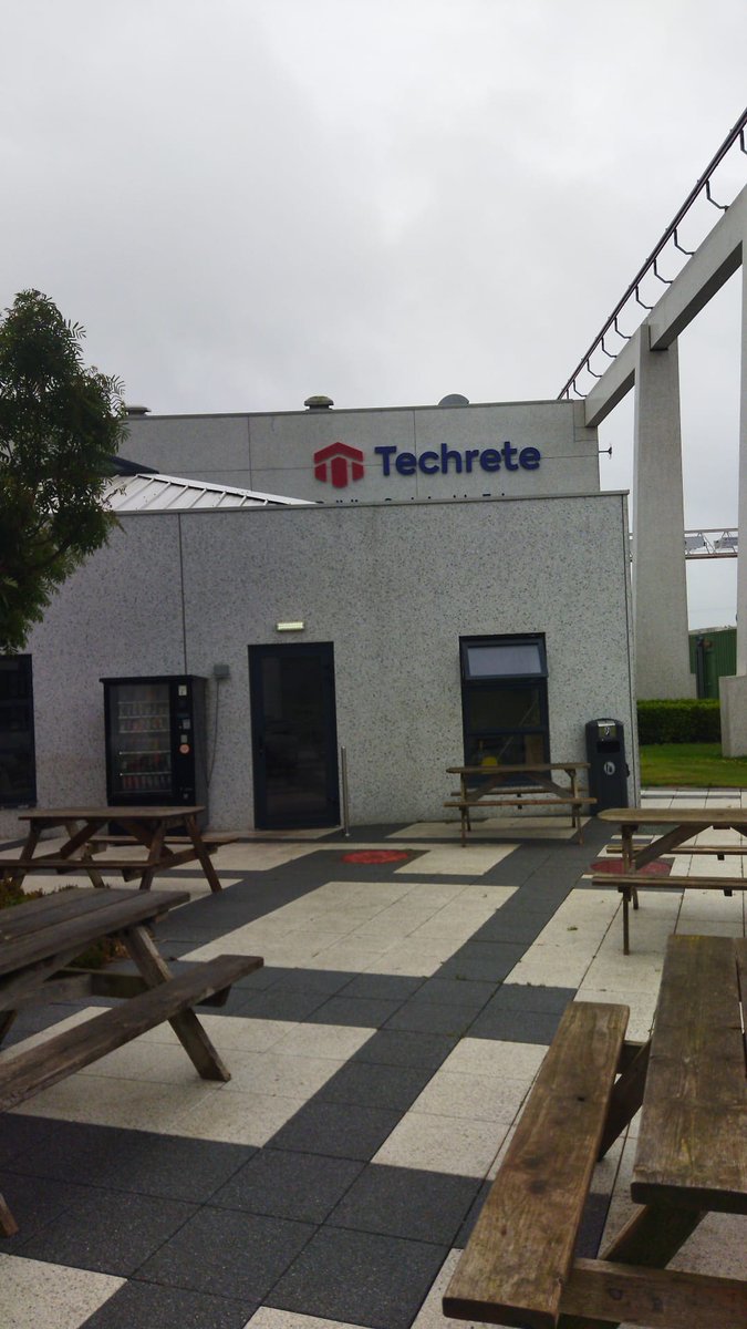 IeVending's tweet image. Another visit successfully completed by our technical team 🇮🇪
This week, we once again restocked products and thoroughly cleaned one of our vending machines located at the facilities of Techrete.

#VendoVending #VendingIreland #TechnicalService