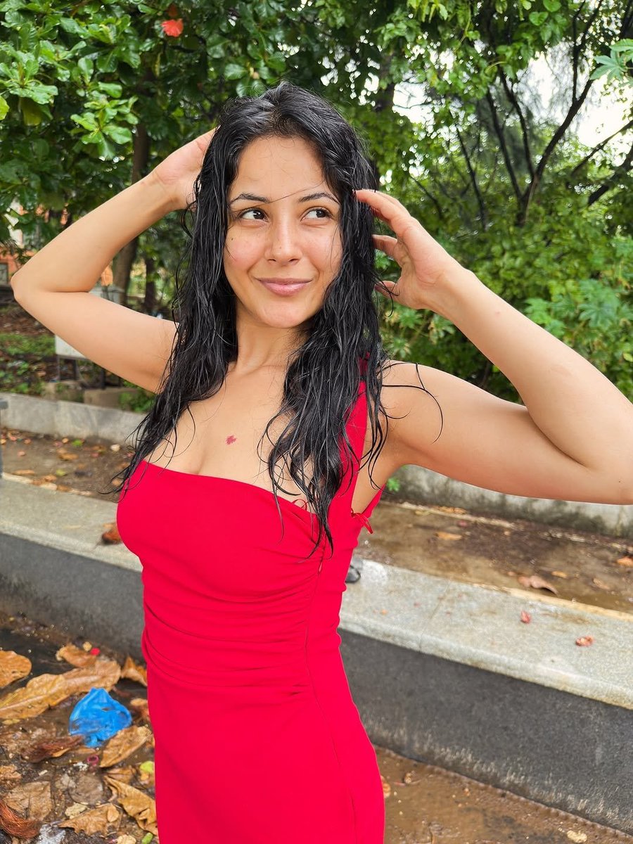ursniresh's tweet photo. #ShehnaazGill Latest Pics https://t.co/Si3L8SjbVG