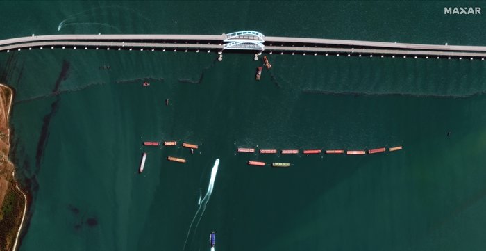 visionergeo's tweet photo. ‼️‼️‼️ #BreakingNews: Complex Attack on Crimean Bridge Continues
Russian sources report that the first wave of Ukrainian underwater torpedo drones is currently attempting to breach the defensive barriers along the Crimean Bridge.

 This is expected to be followed by an attack on the bridge by larger maritime drones.

Ukraine's Security Service is going wild...