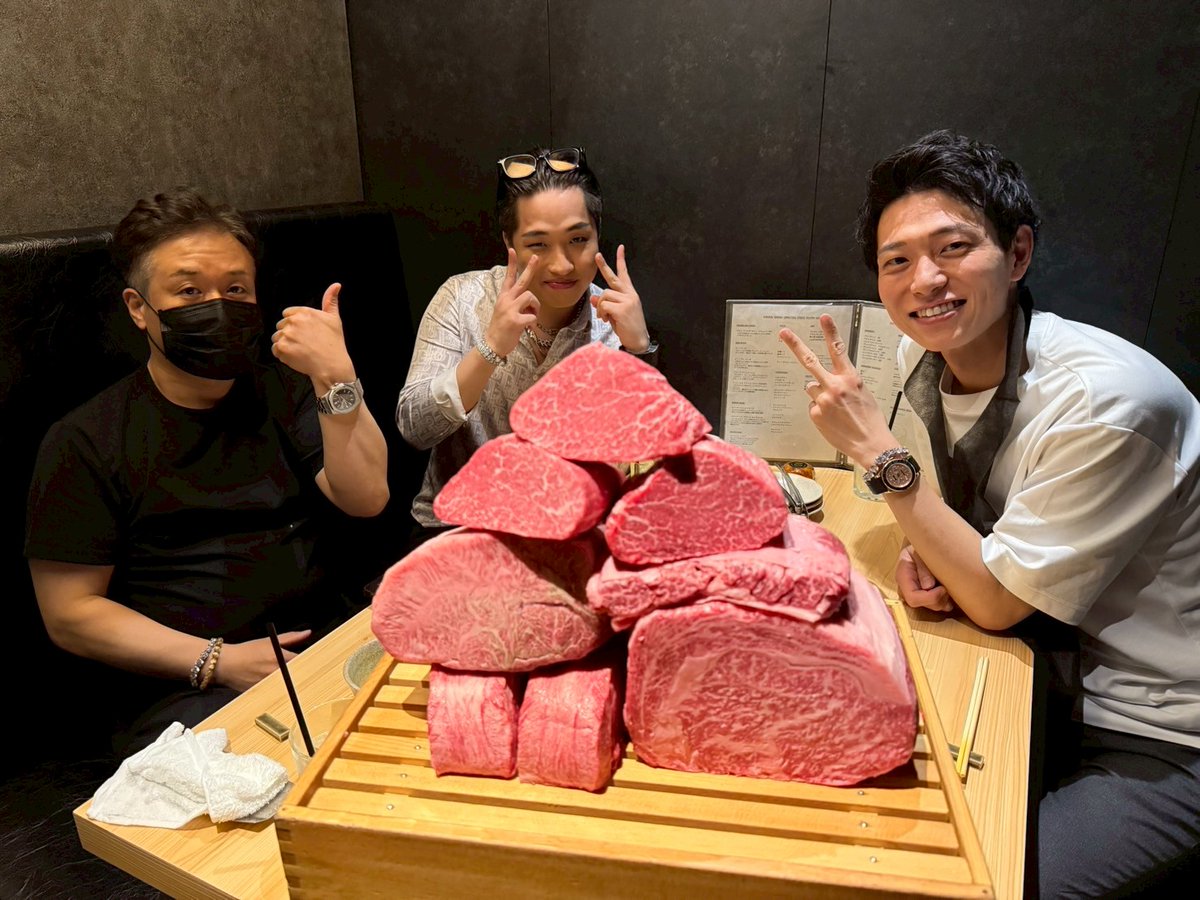 6kentenfighting's tweet photo. 会員制焼肉にご招待して貰いました🥩🔥

会社の周年祝いもしてくださりありがとうございます🙏 https://t.co/g3QKsdekbW
