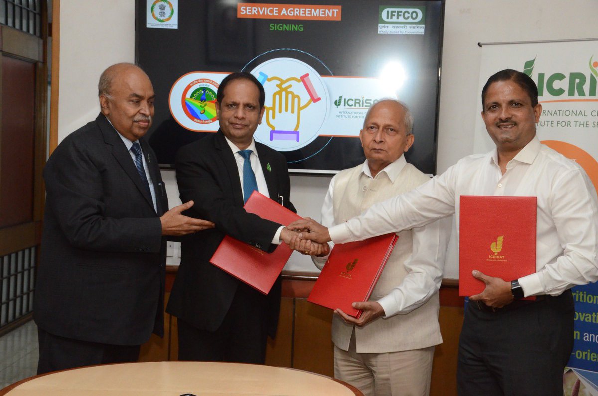 drusawasthi's tweet image. A Transformative Tripartite agreement signed between #BBSSl #ICRISAT and #IFFCO for advanced Beej Anusandhan Kendra (BAK) at IFFCO Kalol, Gujarat.
Occasion was graced by
Chairman, BBSSL Sh. @yogendrakumar, DG, ICRISAT Sh. @himanshupathak, 
MD, BBSSL Sh. @chetanjoshi and 
ADG,…