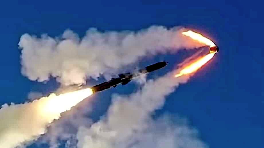 BREAKING 🇺🇦🇷🇺🔥 Massive Air Raid Alert across Kyiv and Western #Ukraine️, Russia Launches dozens of Kinzhal Hypersonic Missiles.