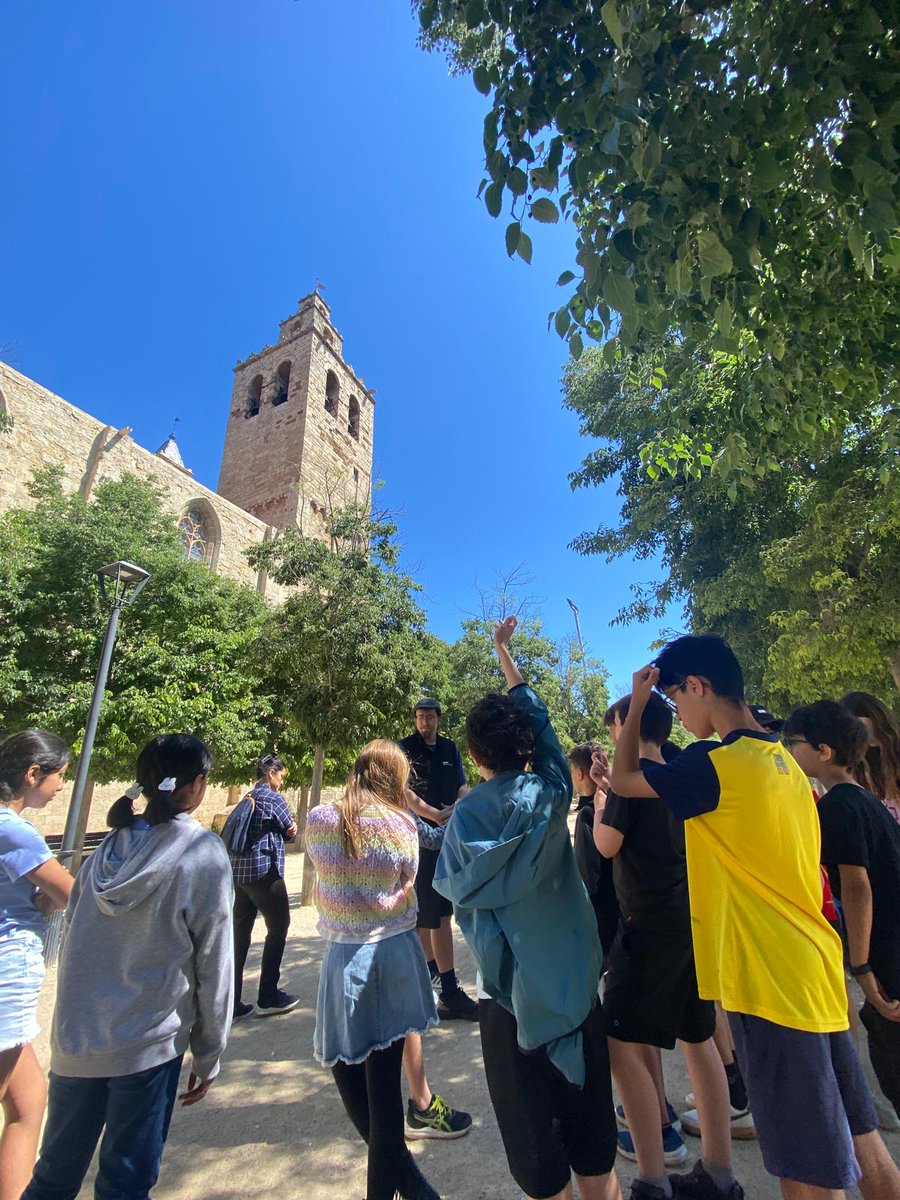 L'alumnat de 5è, durant l'activitat D'oblat a monjo.