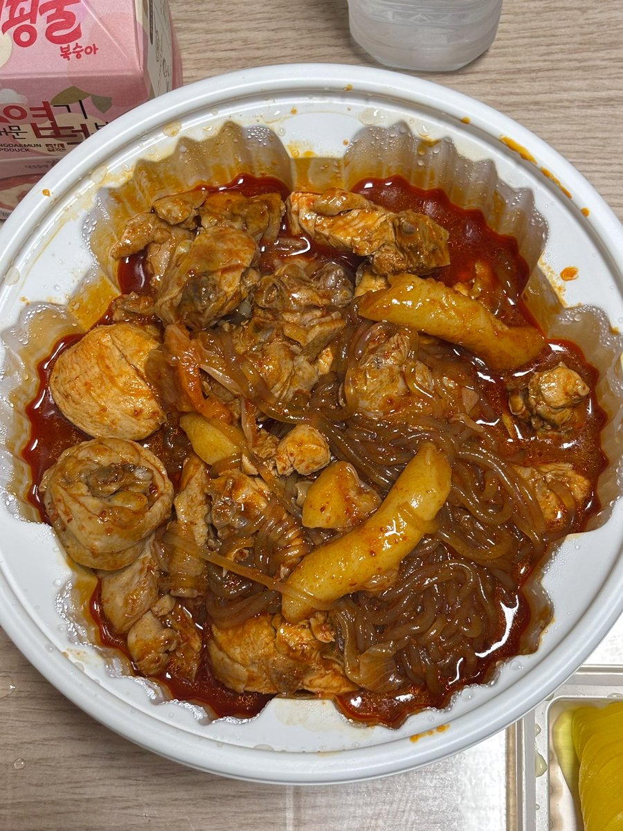 엽떡 닭볶음탕 진짜 마싯다…..