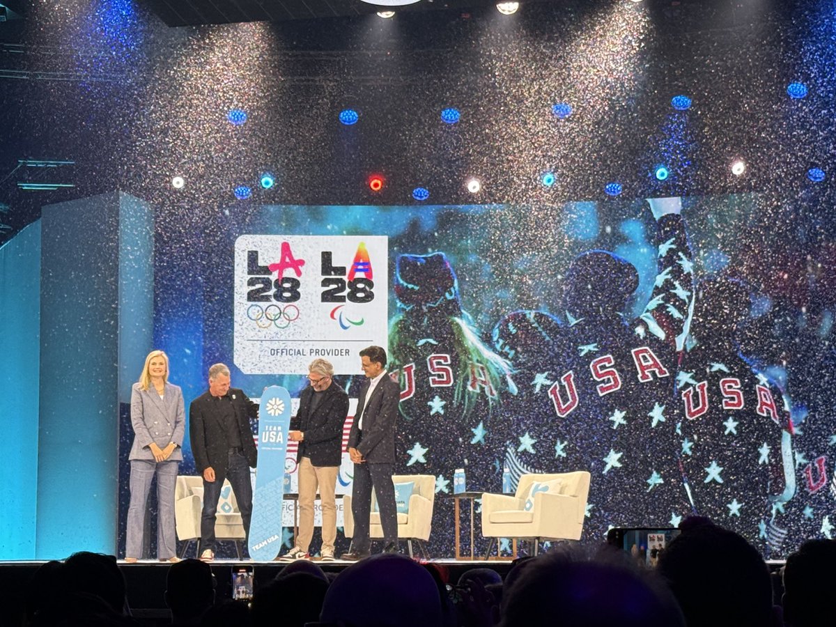 eulidia_AI's tweet photo. ❄️ Hello San Francisco !
L’équipe #Eulidia est prête pour le #SnowflakeSummit 2025 🚀
Au menu :
🤝 Partenaires inspirants
💡 Use cases innovants
🔍 #IA &amp; #Data Platforms en action
On est là pour apprendre, partager et co-construire l’avenir de la Data.

 #snowflakesummit2025 https://t.co/V1M827bqnq