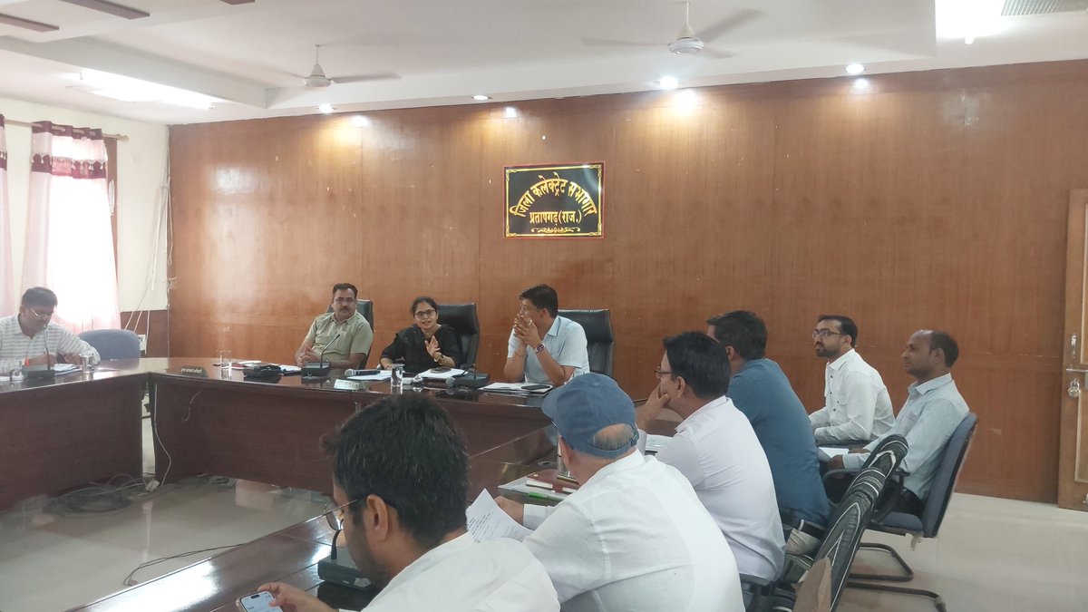 District Collector Pratapgarh (@pratapgarhdm) on Twitter photo рд╡рдВрджреЗ рдЧрдВрдЧрд╛, рдЬрд▓ рд╕рдВрд░рдХреНрд╖рдг рдЬрди рдЕрднрд┐рдпрд╛рди 5 рдЬреВрди рд╕реЗ 20 рдЬреВрди рддрдХ
рдЕрднрд┐рдпрд╛рди рдХреЗ рддрд╣рдд рдЖрдордЬрди рдХреА рдЕрдзрд┐рдХрд╛рдзрд┐рдХ рднрд╛рдЧреАрджрд╛рд░реА рд╕реБрдирд┐рд╢реНрдЪрд┐рдд рдХрд░рдиреЗ рдХреЗ рджрд┐рдП рдирд┐рд░реНрджреЗрд╢
рдЕрдзрд┐рдХрд╛рд░реА рдЕрдкрдиреА рдЬрд┐рдореНрдореЗрджрд╛рд░рд┐рдпреЛрдВ рдХрд╛ рдХреБрд╢рд▓рддрд╛рдкреВрд░реНрд╡рдХ рдирд┐рд╖реНрдкрд╛рджрди рдХрд░ рдХрд╛рд░реНрдпрдХреНрд░рдо рдХреЛ рд╕рдлрд▓ рдмрдирд╛рдПрдВ- рдЬрд┐рд▓рд╛ рдХрд▓рдХреНрдЯрд░
<a href="/RajCMO/">CMO Rajasthan</a>
<a href="/BhajanlalBjp/">Bhajanlal Sharma</a>
<a href="/DIPRRajasthan/">рд╕реВрдЪрдирд╛ рдПрд╡рдВ рдЬрдирд╕рдореНрдкрд░реНрдХ рд╡рд┐рднрд╛рдЧ, рд░рд╛рдЬрд╕реНрдерд╛рди рд╕рд░рдХрд╛рд░</a>
<a href="/AnjaliRajoria/">Anjali Rajoria</a> рд╡рдВрджреЗ рдЧрдВрдЧрд╛, рдЬрд▓ рд╕рдВрд░рдХреНрд╖рдг рдЬрди рдЕрднрд┐рдпрд╛рди 5 рдЬреВрди рд╕реЗ 20 рдЬреВрди рддрдХ
рдЕрднрд┐рдпрд╛рди рдХреЗ рддрд╣рдд рдЖрдордЬрди рдХреА рдЕрдзрд┐рдХрд╛рдзрд┐рдХ рднрд╛рдЧреАрджрд╛рд░реА рд╕реБрдирд┐рд╢реНрдЪрд┐рдд рдХрд░рдиреЗ рдХреЗ рджрд┐рдП рдирд┐рд░реНрджреЗрд╢
рдЕрдзрд┐рдХрд╛рд░реА рдЕрдкрдиреА рдЬрд┐рдореНрдореЗрджрд╛рд░рд┐рдпреЛрдВ рдХрд╛ рдХреБрд╢рд▓рддрд╛рдкреВрд░реНрд╡рдХ рдирд┐рд╖реНрдкрд╛рджрди рдХрд░ рдХрд╛рд░реНрдпрдХреНрд░рдо рдХреЛ рд╕рдлрд▓ рдмрдирд╛рдПрдВ- рдЬрд┐рд▓рд╛ рдХрд▓рдХреНрдЯрд░
<a href="/RajCMO/">CMO Rajasthan</a>
<a href="/BhajanlalBjp/">Bhajanlal Sharma</a>
<a href="/DIPRRajasthan/">рд╕реВрдЪрдирд╛ рдПрд╡рдВ рдЬрдирд╕рдореНрдкрд░реНрдХ рд╡рд┐рднрд╛рдЧ, рд░рд╛рдЬрд╕реНрдерд╛рди рд╕рд░рдХрд╛рд░</a>
<a href="/AnjaliRajoria/">Anjali Rajoria</a>