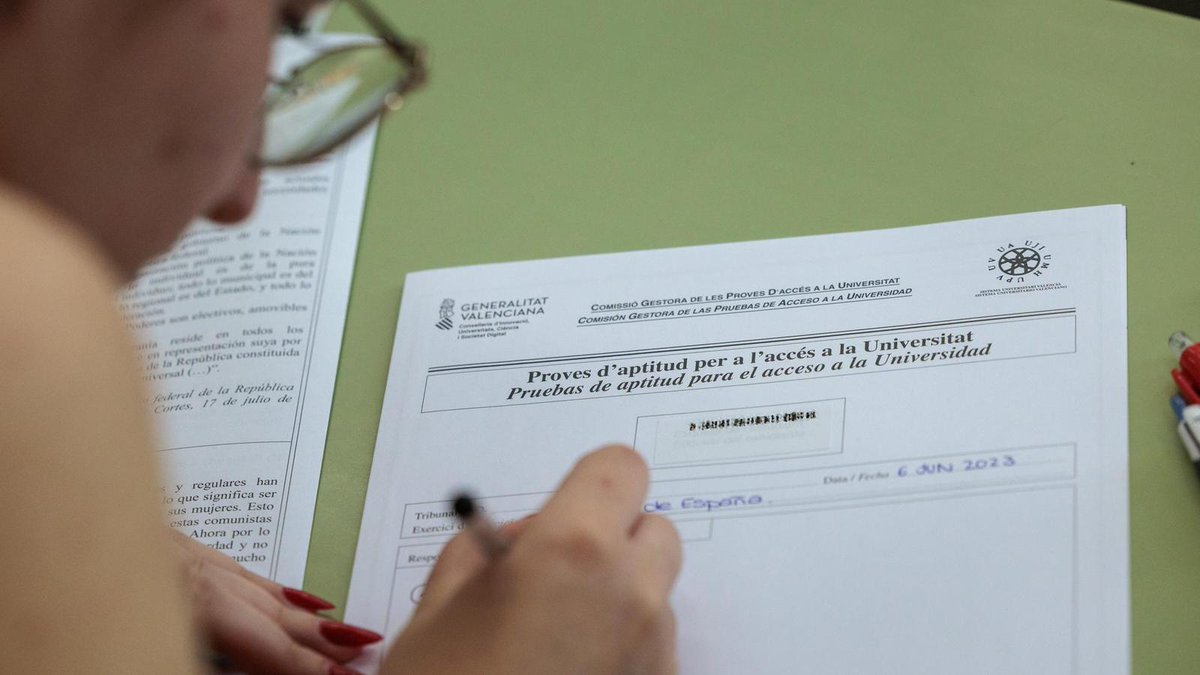 RadioPego (@radiopego) on Twitter photo Vora 50 alumnes de l’ <a href="/IESEnricValorPe/">IES Enric Valor (Pego)</a> s’enfronten des de hui a les Proves d’Accés a la Universitat
La primera matèria ha estat Llengua i Literatura castellana que ha proposat un comentari de text sobre l'editorial d'ABC ‘Dar voz a un despiadado asesino’
radiopego.com/vora-50-alumne… Vora 50 alumnes de l’ <a href="/IESEnricValorPe/">IES Enric Valor (Pego)</a> s’enfronten des de hui a les Proves d’Accés a la Universitat
La primera matèria ha estat Llengua i Literatura castellana que ha proposat un comentari de text sobre l'editorial d'ABC ‘Dar voz a un despiadado asesino’
radiopego.com/vora-50-alumne…