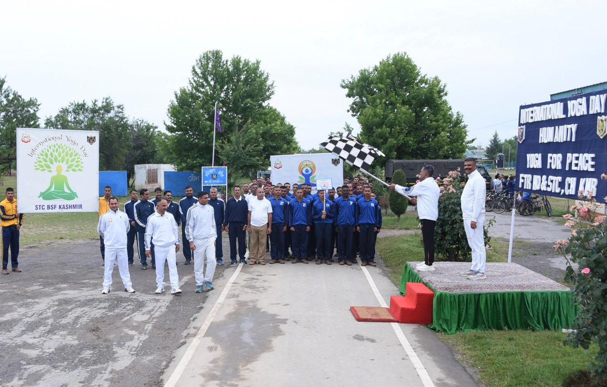 STC BSF KASHMIR (@stcbsfkashmir) on Twitter photo "Yoga is the art of awareness on the
Canvas of body ,mind and soul ."
A spirited Yoga rally was organized in @STCBSFKMR and Aimed to promote yoga for better health .
<a href="/BSF_India/">BSF</a>
<a href="/BSF_Kashmir/">BSF Kashmir</a>
<a href="/BSF_SDG_WC/">BSF Western Command</a> "Yoga is the art of awareness on the
Canvas of body ,mind and soul ."
A spirited Yoga rally was organized in @STCBSFKMR and Aimed to promote yoga for better health .
<a href="/BSF_India/">BSF</a>
<a href="/BSF_Kashmir/">BSF Kashmir</a>
<a href="/BSF_SDG_WC/">BSF Western Command</a>