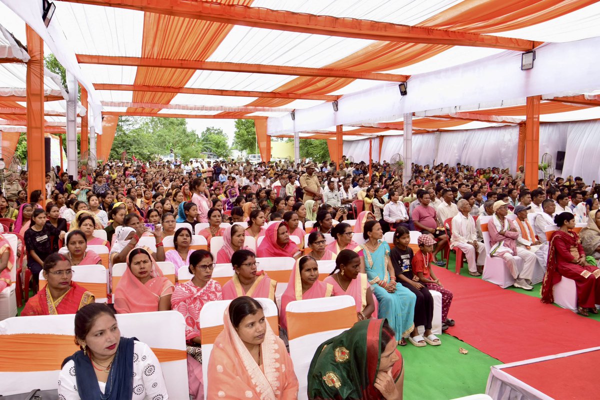 Durga Shakti Nagpal (@durgashaktiias) on Twitter photo Privileged to welcome HonтАЩble <a href="/GovernorofUp/">Governor of Uttar Pradesh</a> <a href="/anandibenpatel/">Anandiben Patel</a> to Lakhimpur Kheri as she dedicated the day to distributing welfare benefits & empowering our Tharu tribal women on the Indo-Nepal border. We presented Tharu traditional headgear Dalba. Honoured to receive her book. Privileged to welcome HonтАЩble <a href="/GovernorofUp/">Governor of Uttar Pradesh</a> <a href="/anandibenpatel/">Anandiben Patel</a> to Lakhimpur Kheri as she dedicated the day to distributing welfare benefits & empowering our Tharu tribal women on the Indo-Nepal border. We presented Tharu traditional headgear Dalba. Honoured to receive her book.