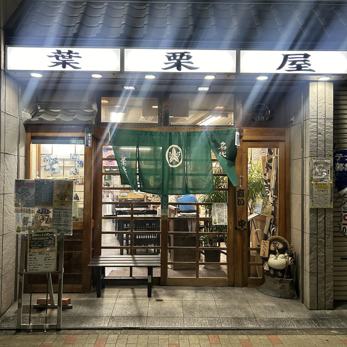 週末名古屋で食べた激うま味噌カツ🐖
キャベツの量が選べて半分くらいの量にしたけどそれでもめちゃくちゃ多い
ご飯もしっかり大盛りで🍚
・
・
・
#日常垢 
#日常垢さんと繋がりたい