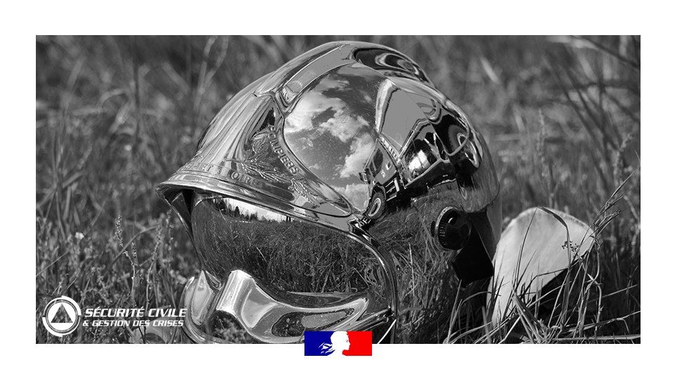 ⚫️ C'est avec une vive émotion que j'ai appris le décès de l'adjudant-chef Michael Brezault, sapeur-pompier professionnel du SDIS24 au cours d'un exercice de secours en milieux périlleux. Son courage l’honorera à jamais. Tous les personnels de la <a href="/SecCivileFrance/">Sécurité Civile</a> se joignent à