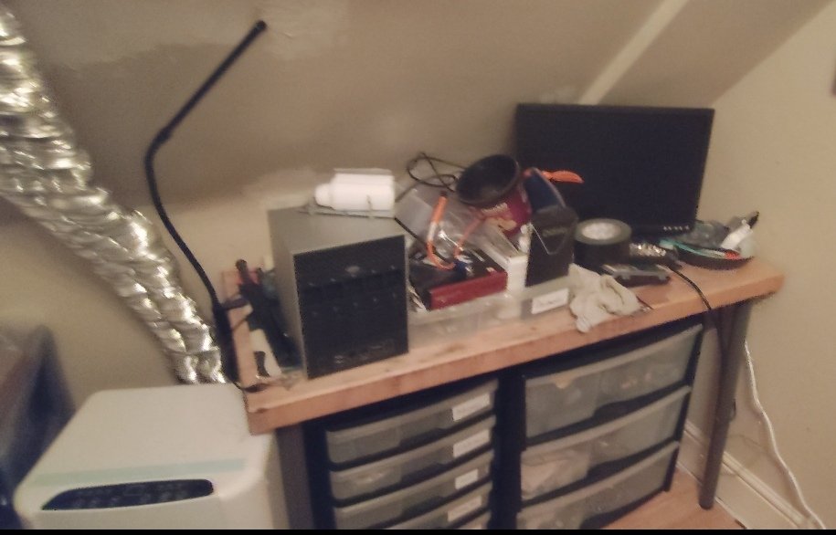 Olli399's tweet photo. @cleanycloth the workbench yearns to be free of clutter https://t.co/jkm8g25Pwt