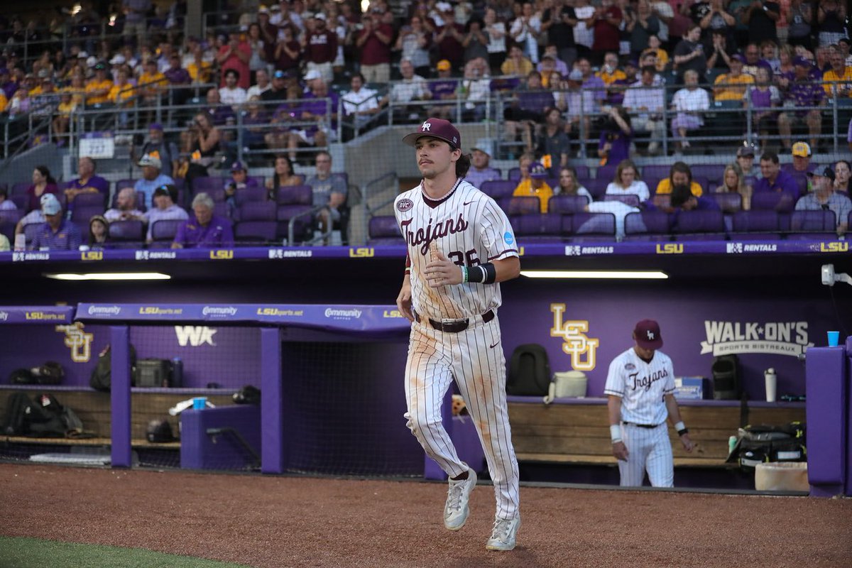 One heck of a run #bigrock #Holdtherope <a href="/LittleRockBSB/">Little Rock Trojan Baseball</a>