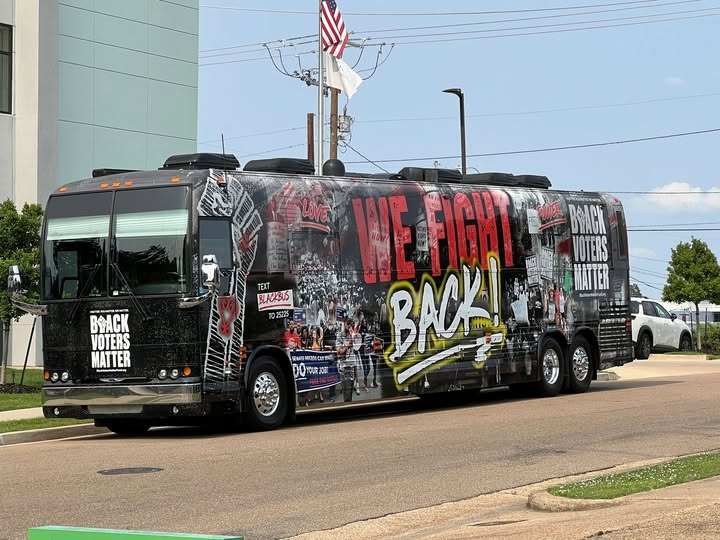 BenKaxton's tweet image. 🤣 Spotted the #BlackVotesMatter bus in Fondren today… self-awareness level 💯!

Between the brawls at Margaritas and the fights outside the bus, this is what passes for “unity” these days?

They’re not fooling anybody. We see the hustle.

👉 linktr.ee/tommytatumnews