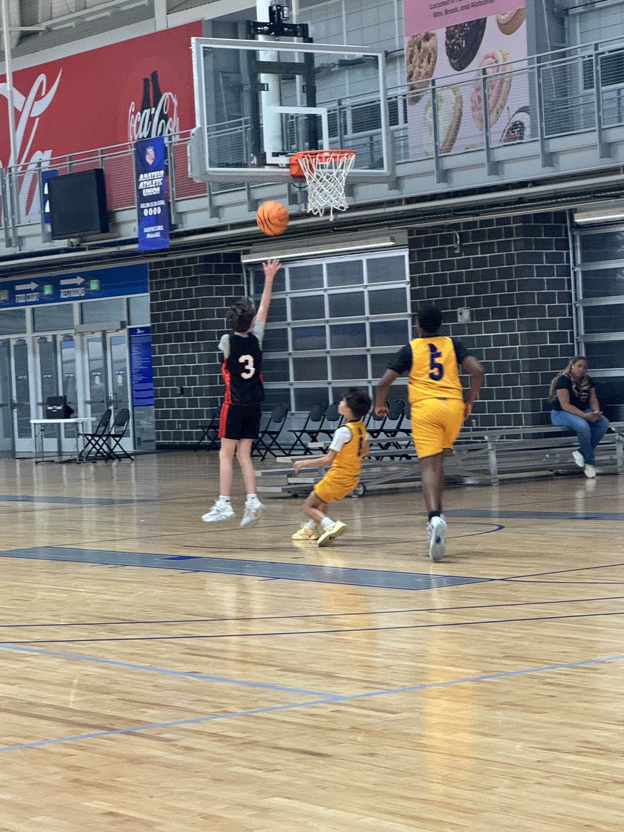 JJVTC's tweet photo. Big weekend in Hoover, Alabama. 3-1. TEAM got better and #3 ran point and knocked down big shots. https://t.co/sIP2Zome0u
